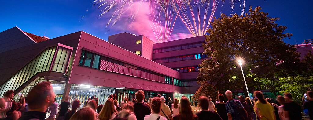 LNDW Feuerwerk Campus in der LNDW mit Feuerwerk