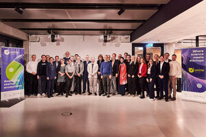 Gruppenbild in einem Veranstaltungssaal