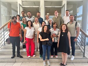 Gruppenbild auf einer Treppe