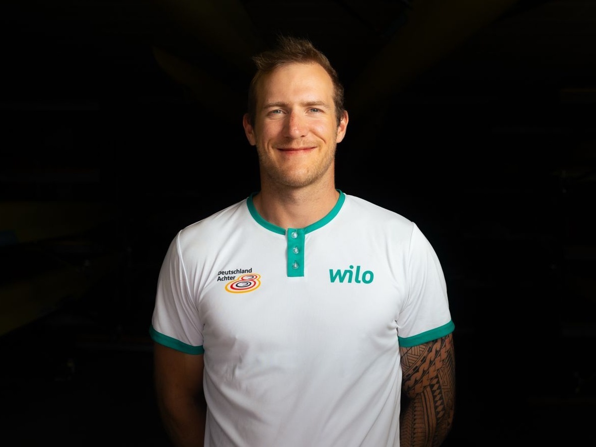 Porträt eines Mannes im Rudertrikot