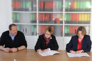 Beuth-Präsidentin Prof. Dr. Gross, VDI-Vorsitzende Prof. Dr. Wieneke-Toutaoui und Prof. Dr. Förster