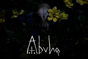 Auf dem Filmplakat ist ein Tierschädel inmitten einer Blumenwiese abgebildet.