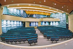 Ein großer leerer Saal