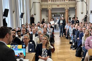 Gefüllte Stuhlreihen in einem Saal am BHT-Standort Kurfürstenstraße