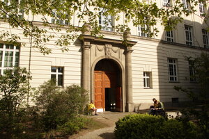 Eingang zum Innenhof des Hauses Beuth der BHT