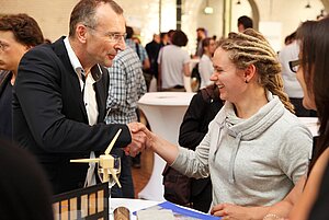 Unternehmen und Deutschlandstipendiatinnen und -stipendiaten lernen sich kennen (Foto: Daum)