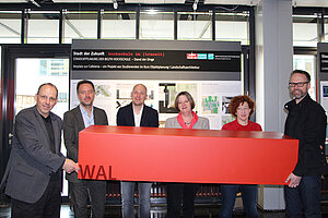 Prof. Dr. Gerber, Architekten Jasper Jochimsen und Bela Schwier, Präsidentin Prof. Dr. Gross, Dekanin Prof. Dr. Graubaum und Prodekan Prof. Dr. Prowe, beide FB V