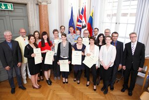 Absolventinnen und Absolventen der Augenoptik/Optometrie (Foto Daum)