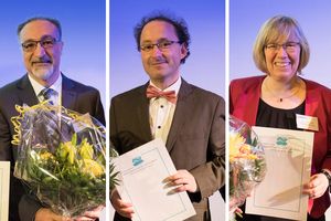 Prof. Dr. Sharam Hauck, Prof. Dr. Tobias Merkel und Prof. Dr. Heike Ripphausen-Lipa erhalten den Beuth-Lehrpreis 2017 (Foto: Gasch)
