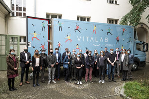 Eröffnung des VITALab.Mobile, Gruppenbild vor dem LKW