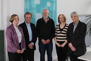 Präsidentin Prof. Dr. Monika Gross mit Beuth-Lehrenden bei der feierlichen Verabschiedung