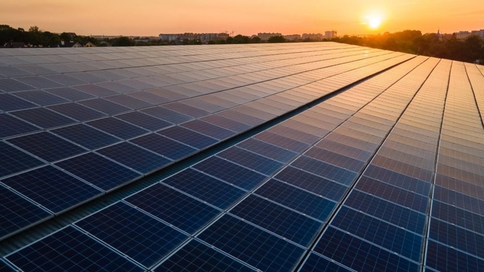 Photovoltaikanlage bei Sonnenuntergang