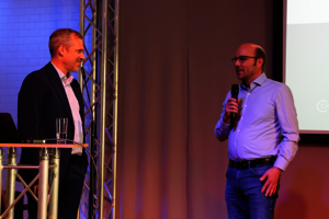 Prof. Dr. Christoph Starck (links) und Prof. Dr. Christian Meltendorf beantworten auf der HealthTEC-Bühne Fragen.