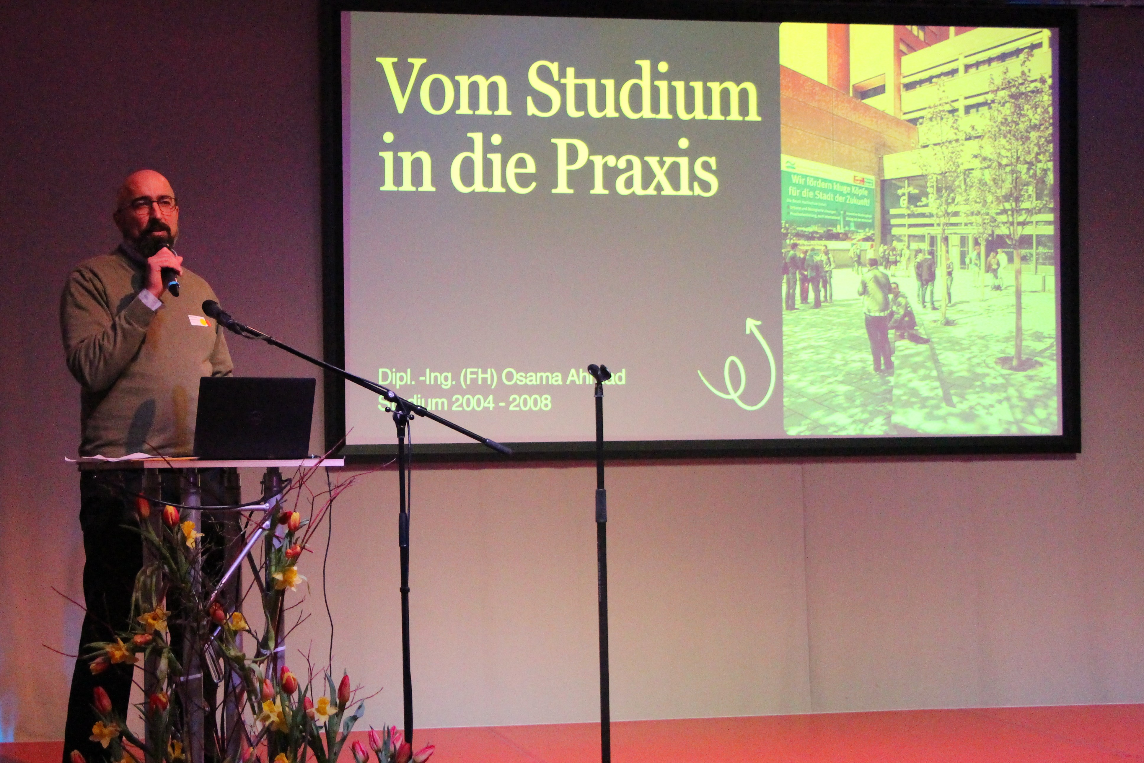 Osama Ahmad als Redner beim AlumniTreffen