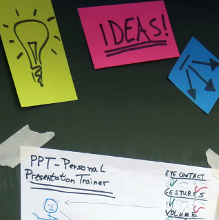 Tafel mit bunten Zetteln 