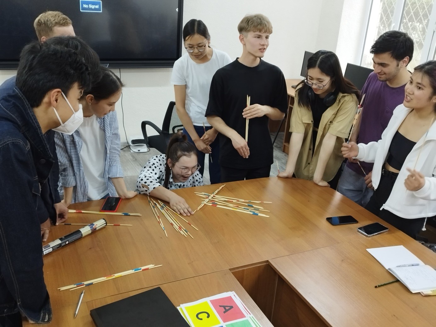 Eine gemeinsame Runde Mikado nach der Lehrveranstaltung