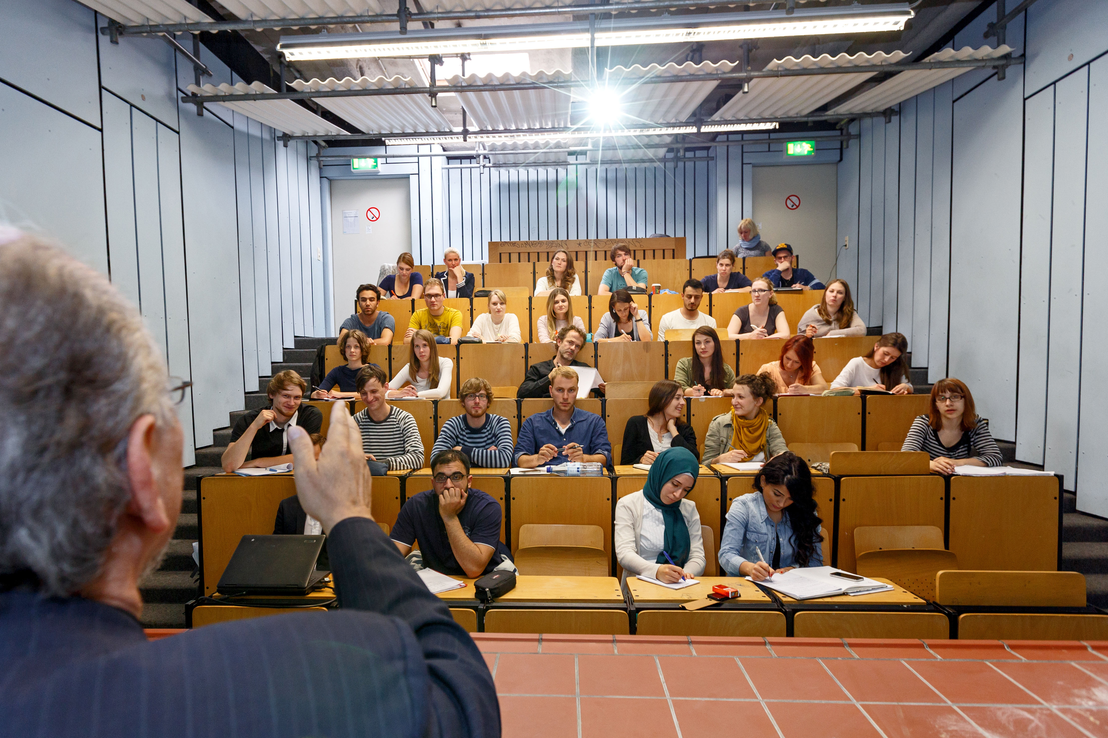 Studierende im Hörsaal (Foto: JS Deutschland)