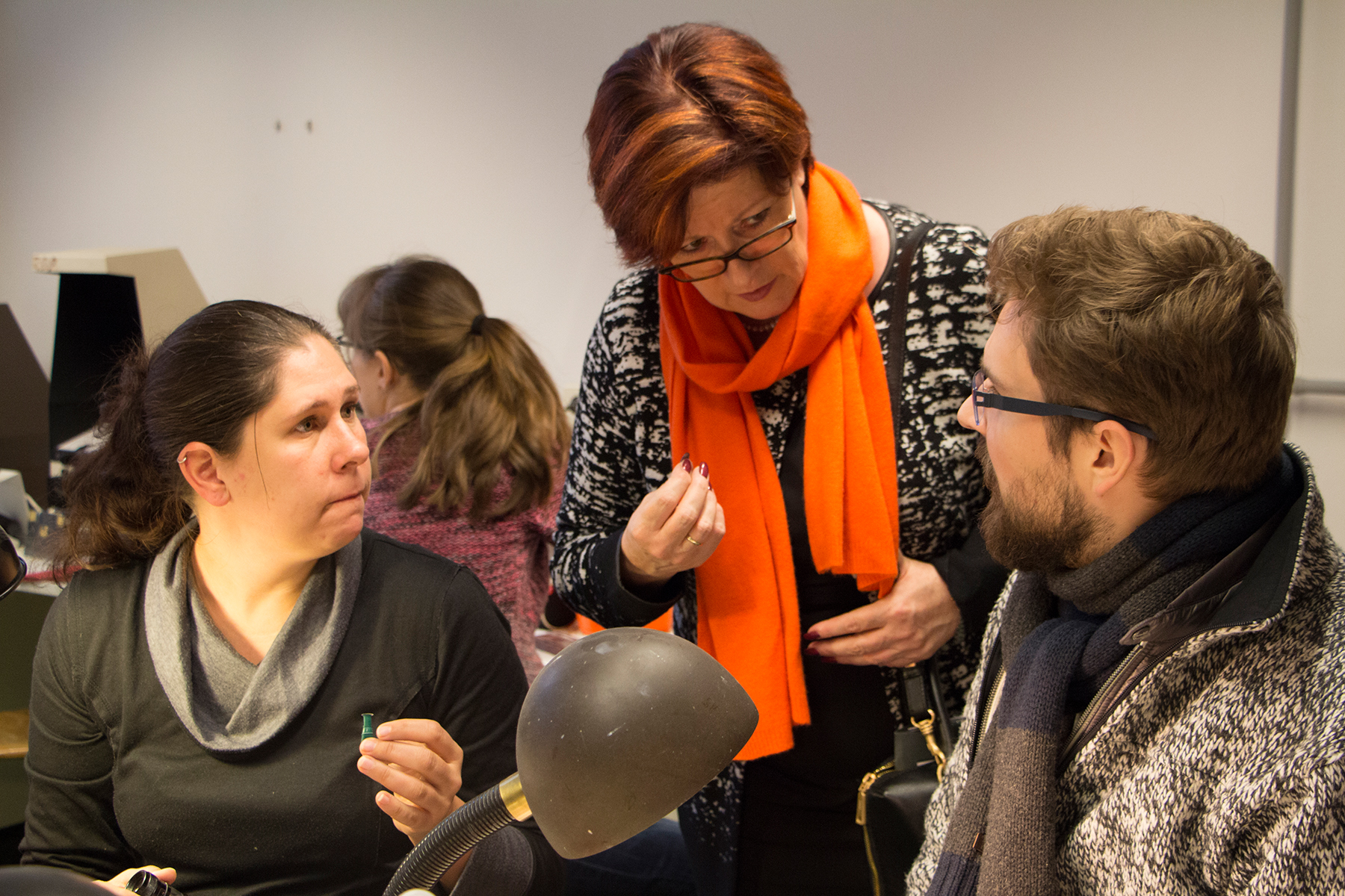 Ingrid Fischbach im Gespräch mit Studierenden (Fotos: Jansen)