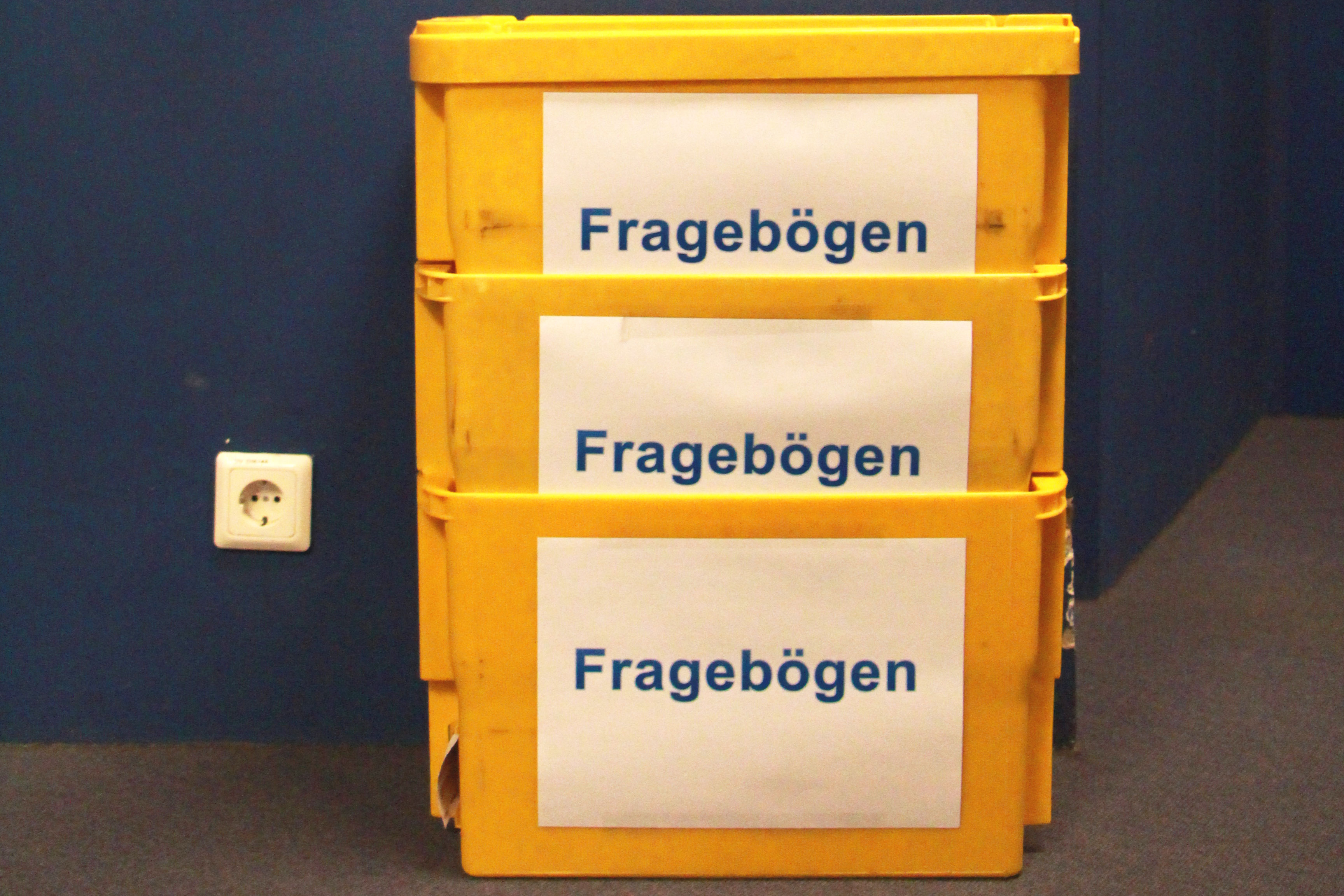 Sammelboxen Umfragebögen (Foto: Gümpel)