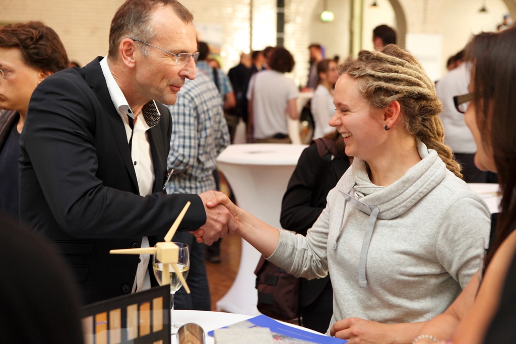 Unternehmen und Deutschlandstipendiatinnen und -stipendiaten lernen sich kennen (Foto: Daum)