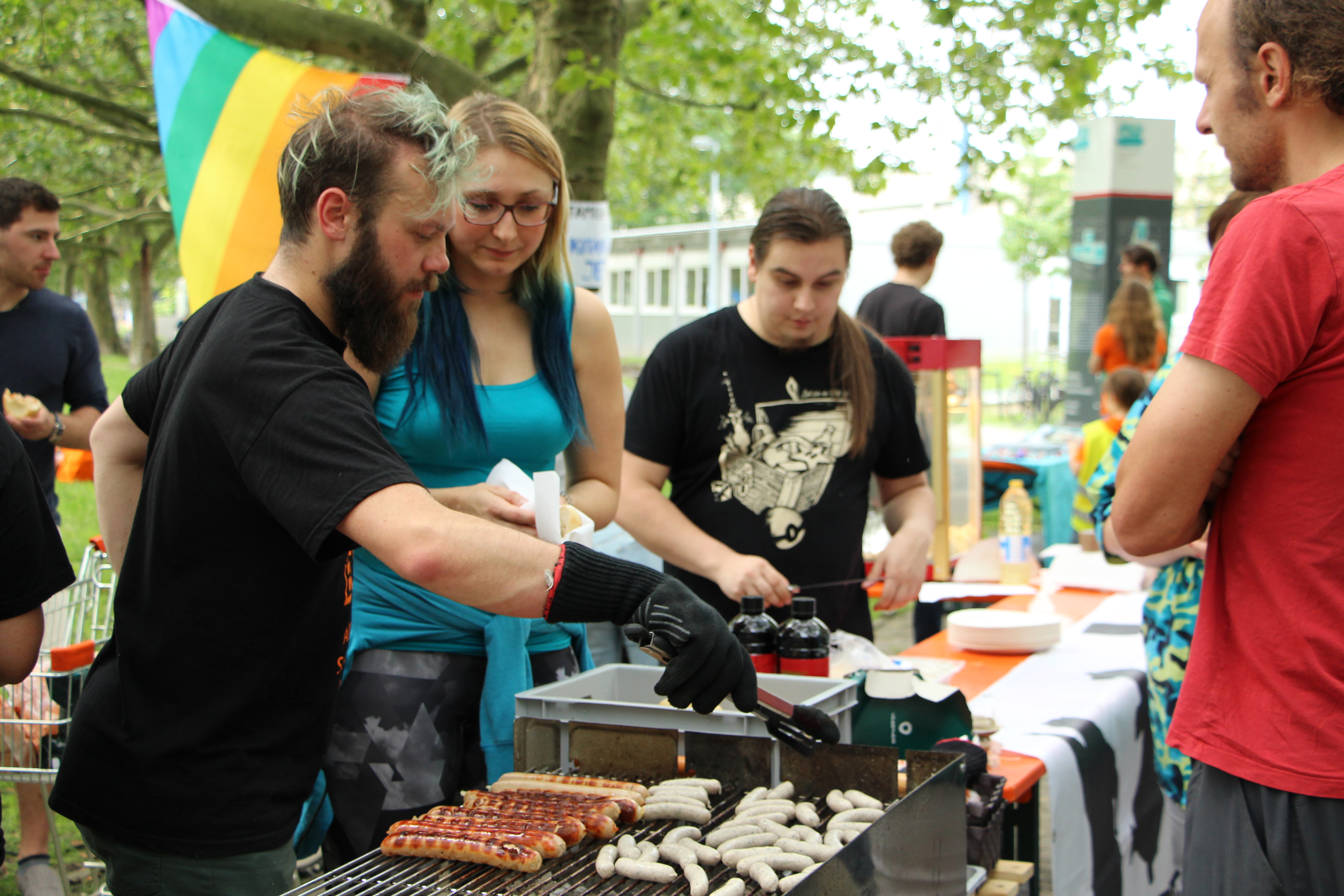 Spezialitäten vom Grill und Popcorn gab es vom AStA (Foto: Gümpel)