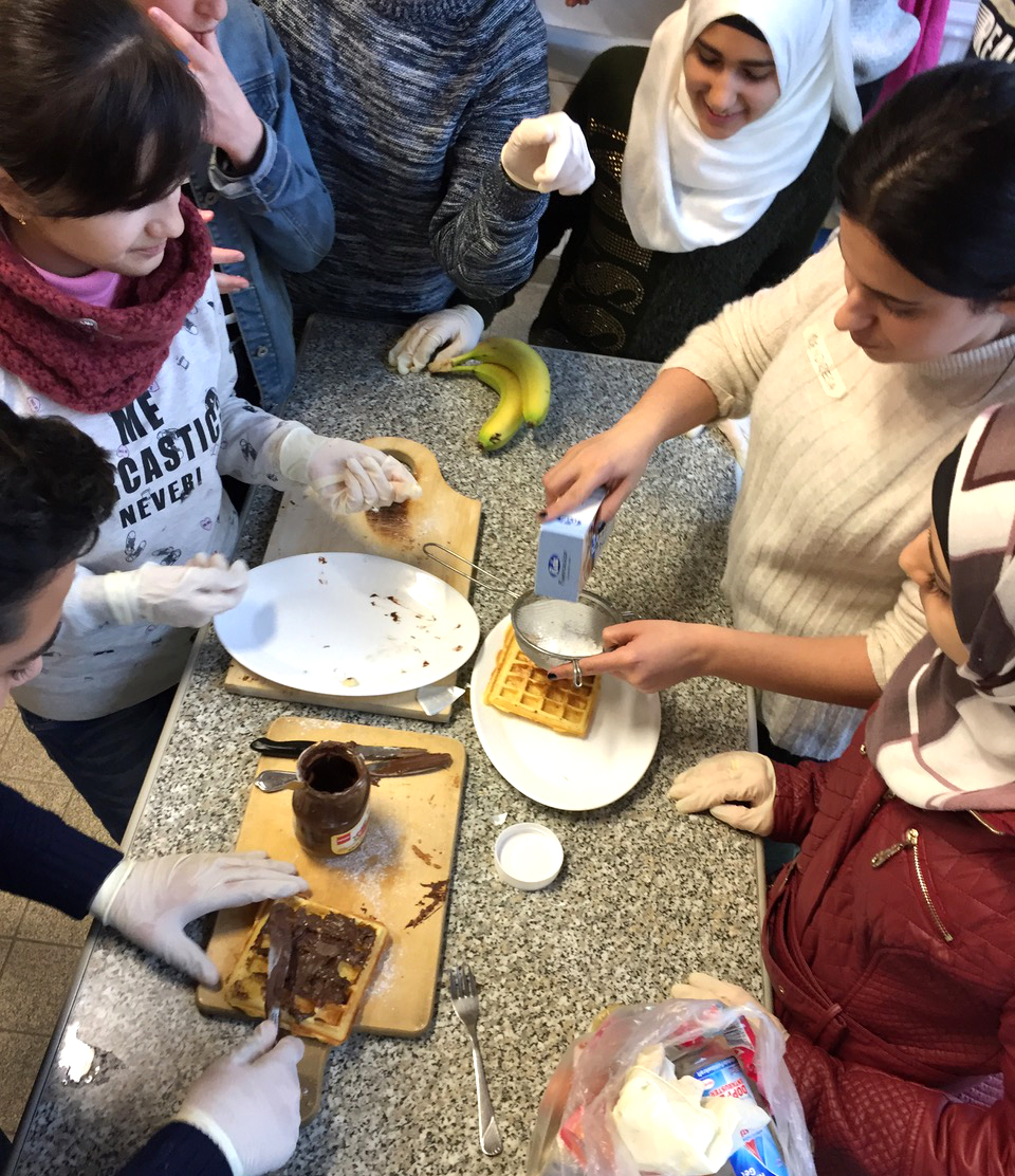 von denen die Schüler/-innen und die Studierenden profitieren