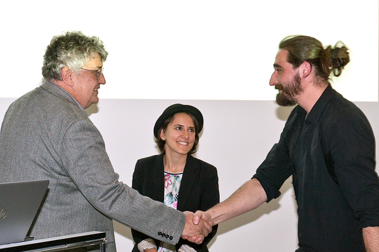 Juliane Schröder (Mitte) und Florian Schwaighofer (rechts) bei der Verleihung des Xella-Awards ©Xella