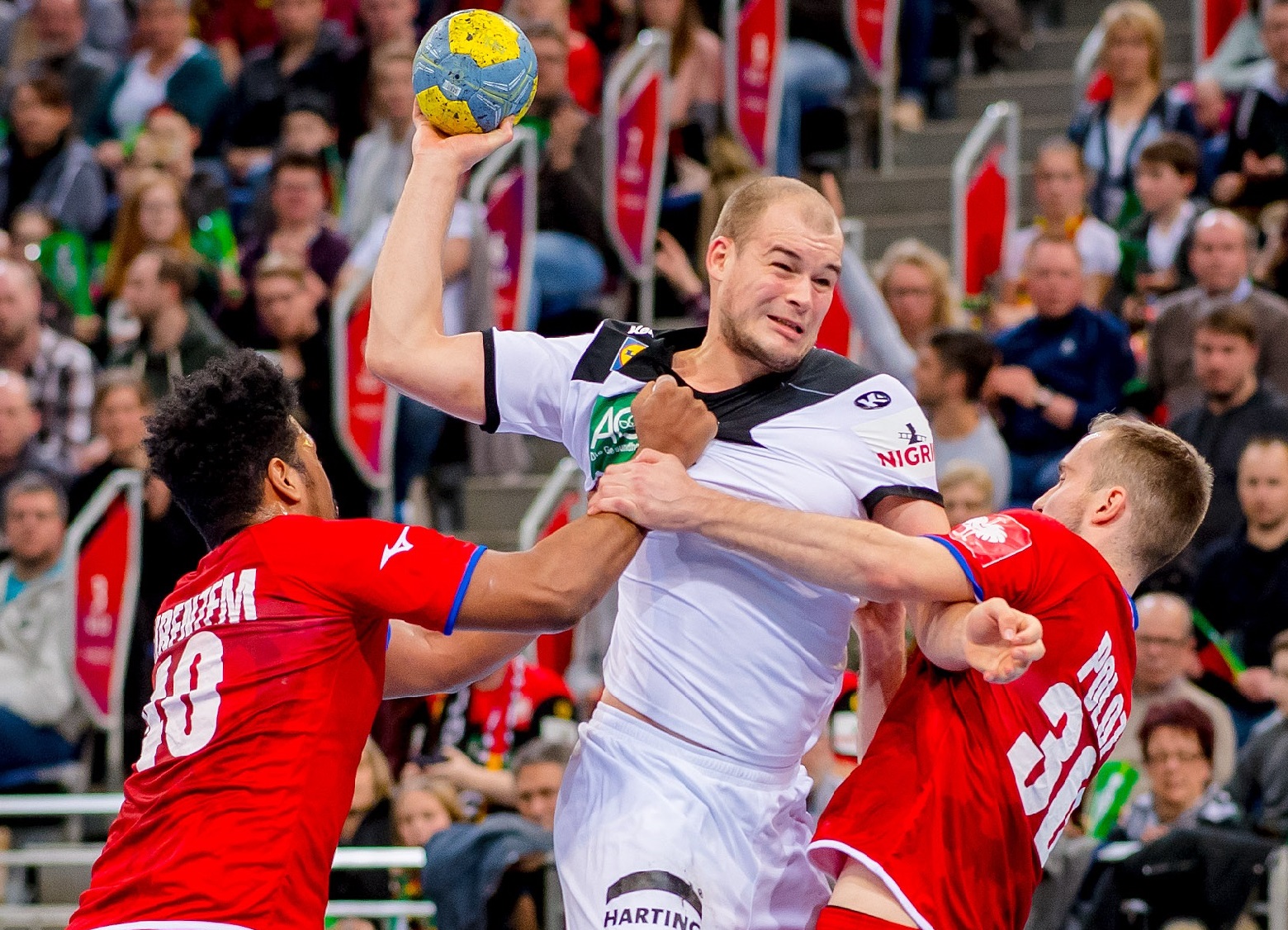 Paul Drux im Länderspiel gegen Tschechien (Foto: Sascha Klahn/DHB)