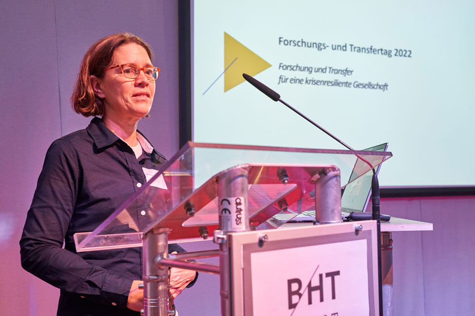 BHT-Vizepräsidentin Prof. Dr. Silke Köhler auf dem Forschungs- und Transfertag