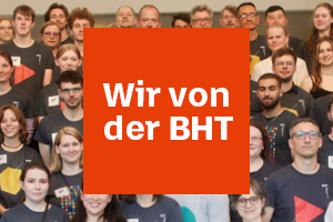 Ein Gruppenfoto von vielen Menschen. Bildaufschrift: "Wir von der BHT"