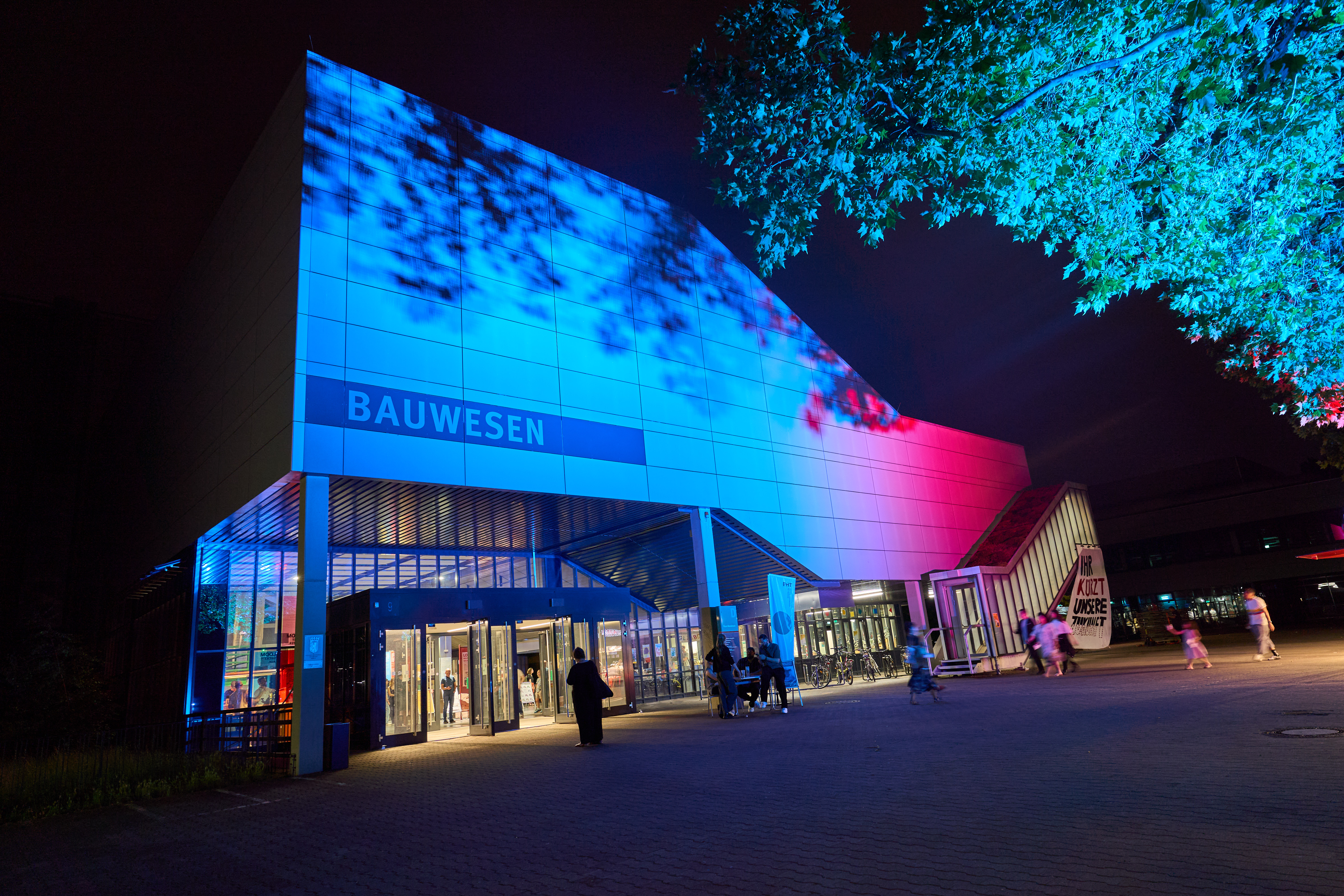 Beleuchtetes Haus Bauwesen der BHT.